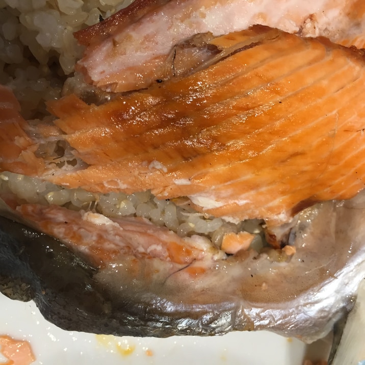 鮭のアラを使って、鮭の味付けご飯！